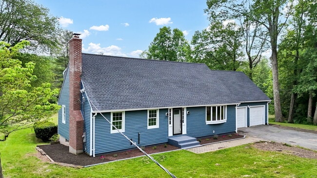 890 Copper Hill Rd in Suffield, CT - Building Photo - Building Photo