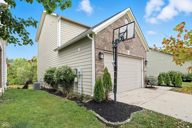12438 Hawks Landing Dr in Fishers, IN - Building Photo - Building Photo