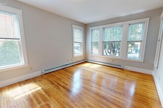 11 Beacon St, Unit 1 in Somerville, MA - Foto de edificio - Building Photo