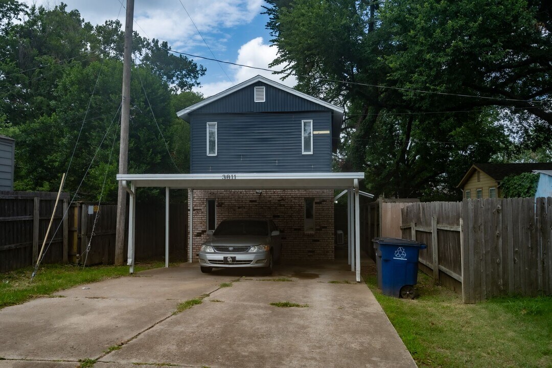3811 E 15th St in Tulsa, OK - Building Photo