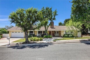 10417 Laramie Ave, Unit 109 in Los Angeles, CA - Building Photo