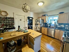 35 Cameron Ave, Unit 2 in Somerville, MA - Building Photo - Building Photo