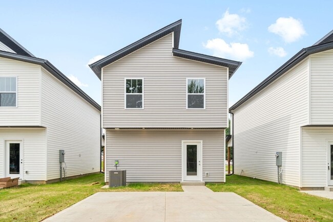 1379 Crossland Ave in Clarksville, TN - Building Photo - Building Photo