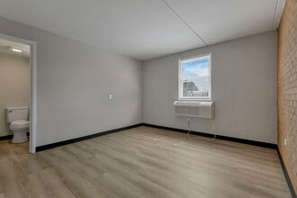 Fairfield Studio Apartments in Newark, OH - Foto de edificio - Building Photo