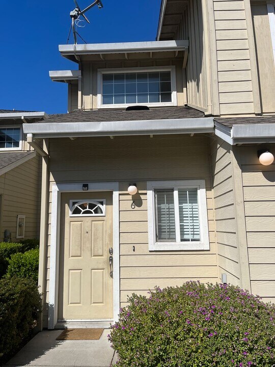 6 Chappell Loop in Freedom, CA - Building Photo