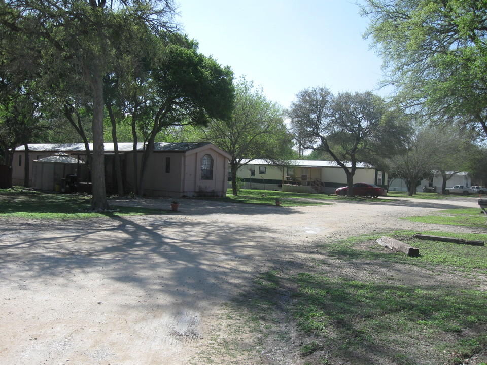 Majestic Oaks Manor in Spring Branch, TX - Building Photo