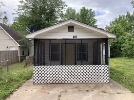 107 N 16th St in Van Buren, AR - Building Photo