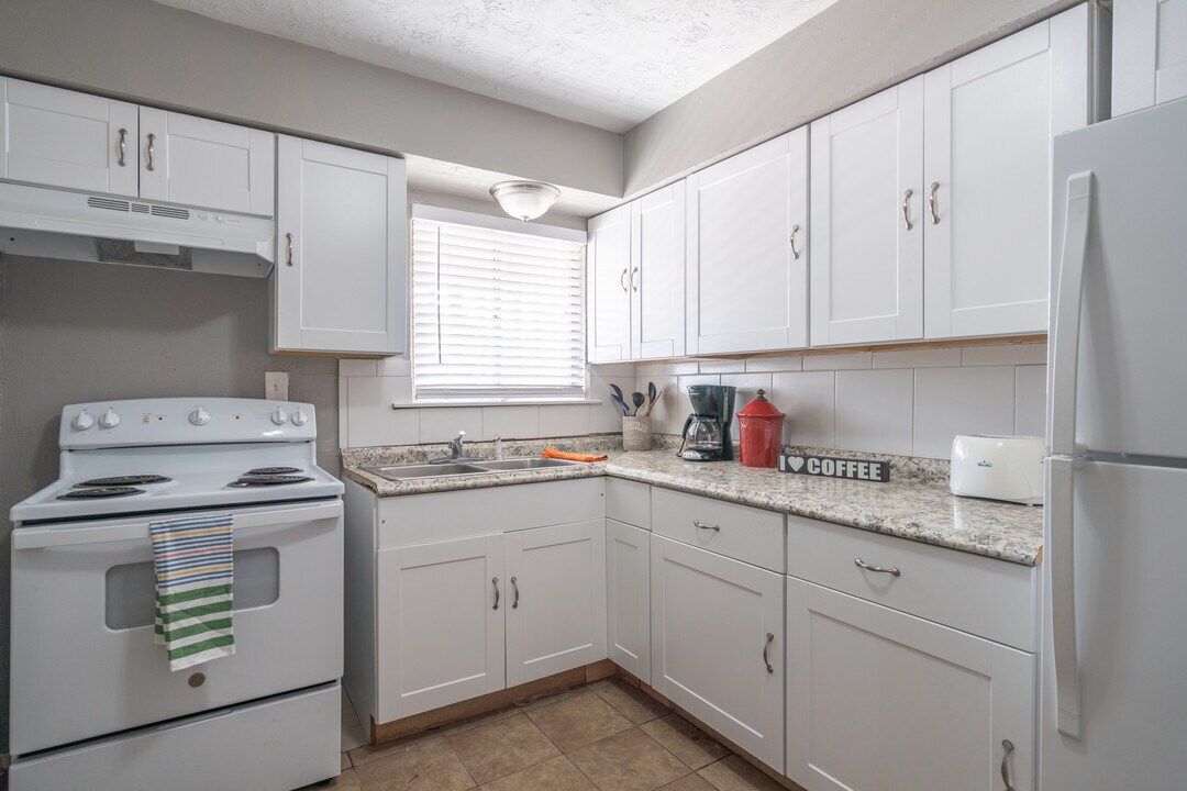 Riverbend- Furnished and All Bills Paid! in Orange, TX - Building Photo