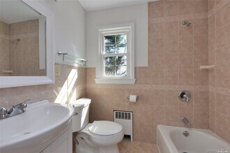 6 Dunes Ln in Port Washington, NY - Building Photo - Building Photo