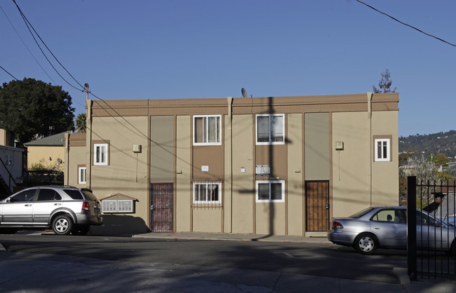 2402 E 27th St in Oakland, CA - Building Photo - Building Photo