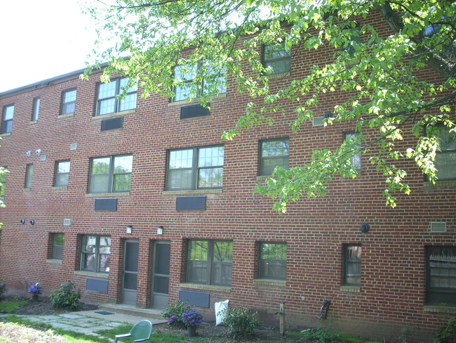 Arlington Courthouse Apartments in Arlington, VA - Building Photo - Building Photo