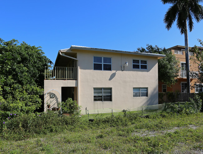 Wilton Hollow in Wilton Manors, FL - Building Photo - Building Photo