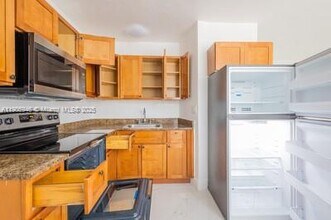 979 SW 10th St in Miami, FL - Building Photo - Building Photo