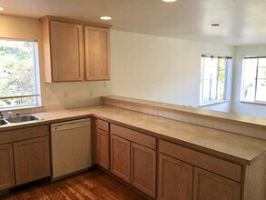 7543 11th Ave NE #B in Seattle, WA - Building Photo - Building Photo