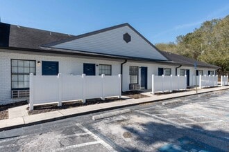 Vivo Living Jacksonville in Jacksonville, FL - Building Photo - Building Photo