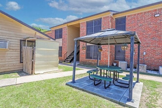 3917 Bonnie Dr, Unit 104 in Fort Worth, TX - Foto de edificio - Building Photo