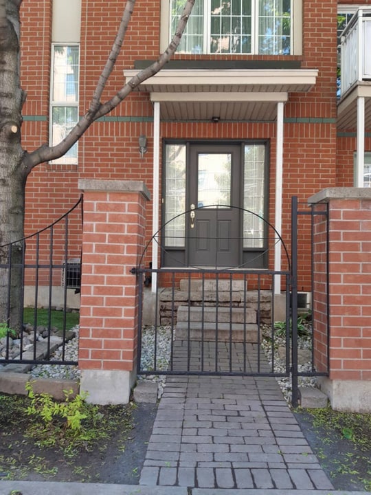 3 Walsingham Pvt in Ottawa, ON - Building Photo