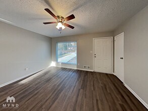 8297 Attleboro Dr in Jonesboro, GA - Building Photo - Building Photo