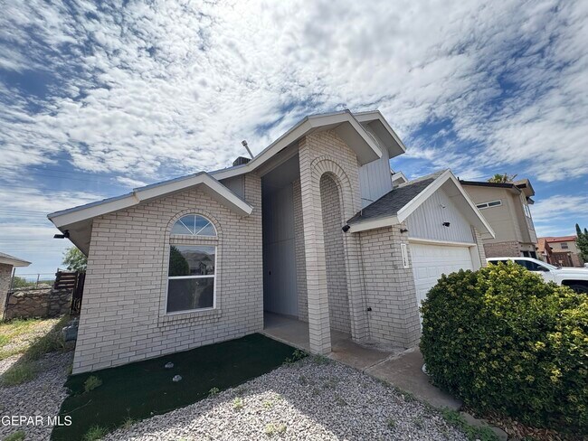 11120 Loma De Color Dr in El Paso, TX - Building Photo - Building Photo