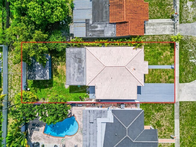 685 W 35th St in Hialeah, FL - Building Photo - Building Photo