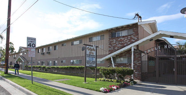 Tally Ho Apartments in Bellflower, CA - Building Photo - Building Photo