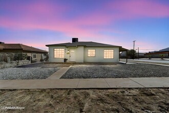 3100 McKinley Ave in El Paso, TX - Building Photo - Building Photo
