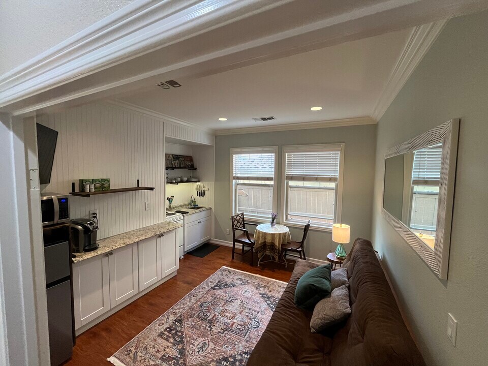 826 Genoa Way in San Marcos, CA - Building Photo