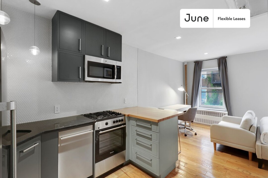 491 W 22nd St in New York, NY - Building Photo