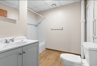 1015 Bluff St in Beloit, WI - Building Photo - Building Photo