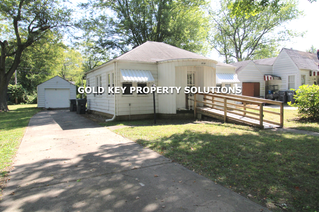 2208 Euclid Dr in Anderson, IN - Building Photo