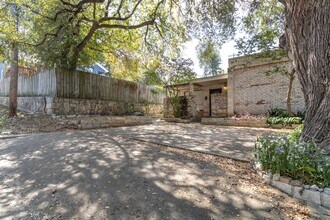 2305 Montclaire St in Austin, TX - Building Photo - Building Photo
