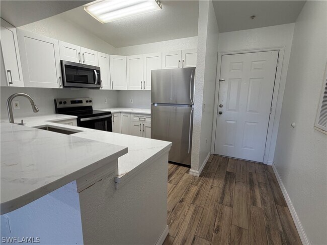 8274 Key Royal Cir in Naples, FL - Building Photo - Building Photo