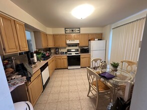 51 Christopher Ct in Freehold, NJ - Building Photo - Building Photo