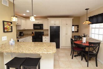 5245 Coquina Key Dr SE in St. Petersburg, FL - Building Photo - Building Photo