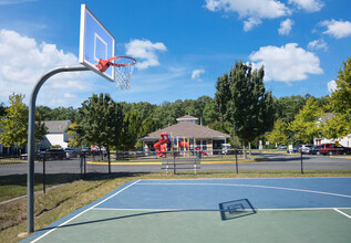 The Willows at Collingwood Park in Farmingdale, NJ - Building Photo - Building Photo