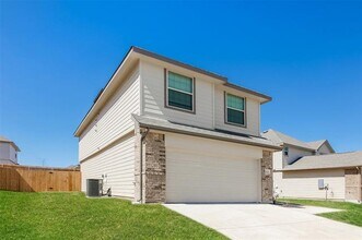8324 Yaupon Holly Trl in Fort Worth, TX - Building Photo - Building Photo