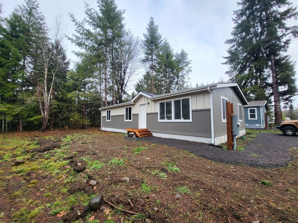 418 W Queen Ave in Pe Ell, WA - Building Photo