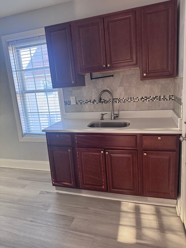 36 John St, Unit Cozy 1 bedroom apt in Carteret, NJ - Foto de edificio - Building Photo