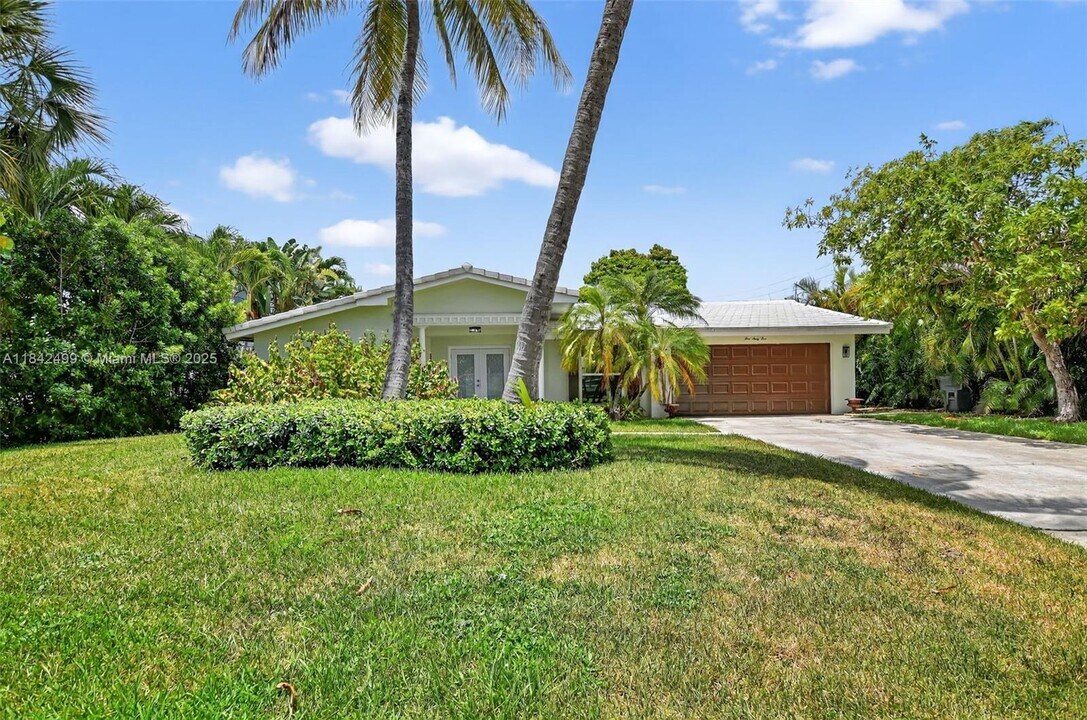 565 NE Olive Way in Boca Raton, FL - Building Photo