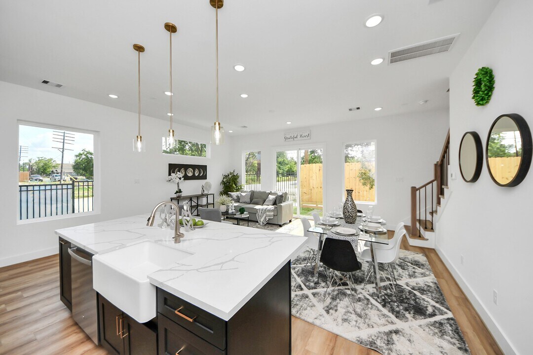 2432 Harrington St in Houston, TX - Building Photo