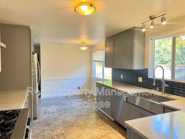 14722 84th Ave NE in Kenmore, WA - Building Photo - Building Photo