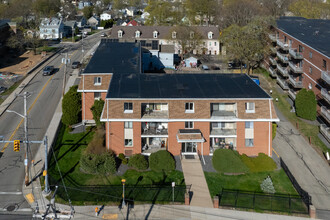 Pleasant Court Condominiums in Marlborough, MA - Building Photo - Building Photo