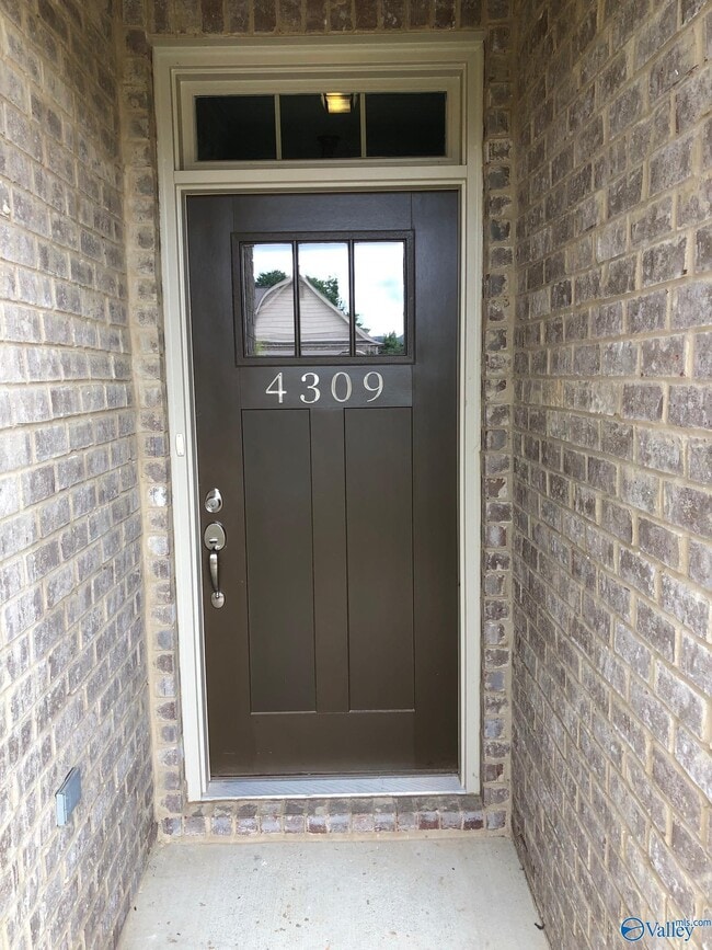 4309 Adventura Dr in Owens Cross Roads, AL - Building Photo - Building Photo