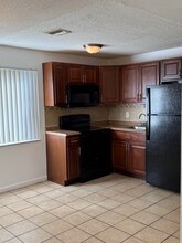 5972 NW 19th St, Unit 4 in Lauderhill, FL - Foto de edificio - Building Photo
