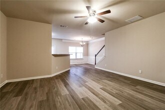 606 Oakside Pl in Acworth, GA - Building Photo - Building Photo