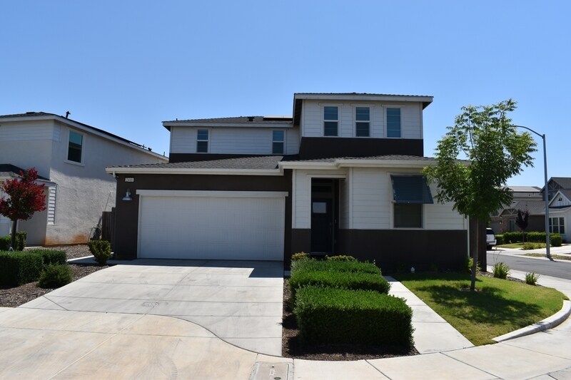 2446 Cortes Dr in Merced, CA - Building Photo