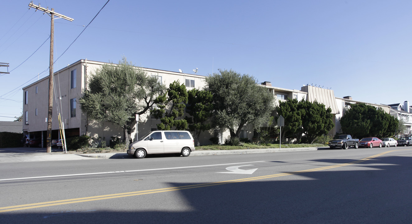 10741 Moorpark St in North Hollywood, CA - Building Photo