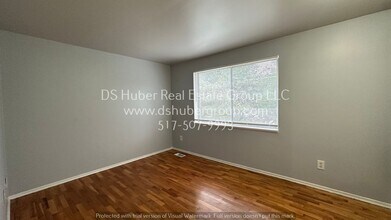 827 Vincent Ct in Lansing, MI - Building Photo - Building Photo