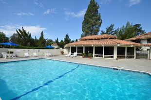 Mira Loma Apartments in Temecula, CA - Building Photo