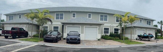 4221 Gulfstream Rd in Lake Worth Beach, FL - Building Photo - Building Photo